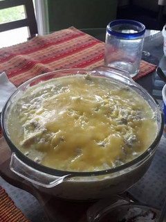 Una foto de Pastel de enchiladas suizas