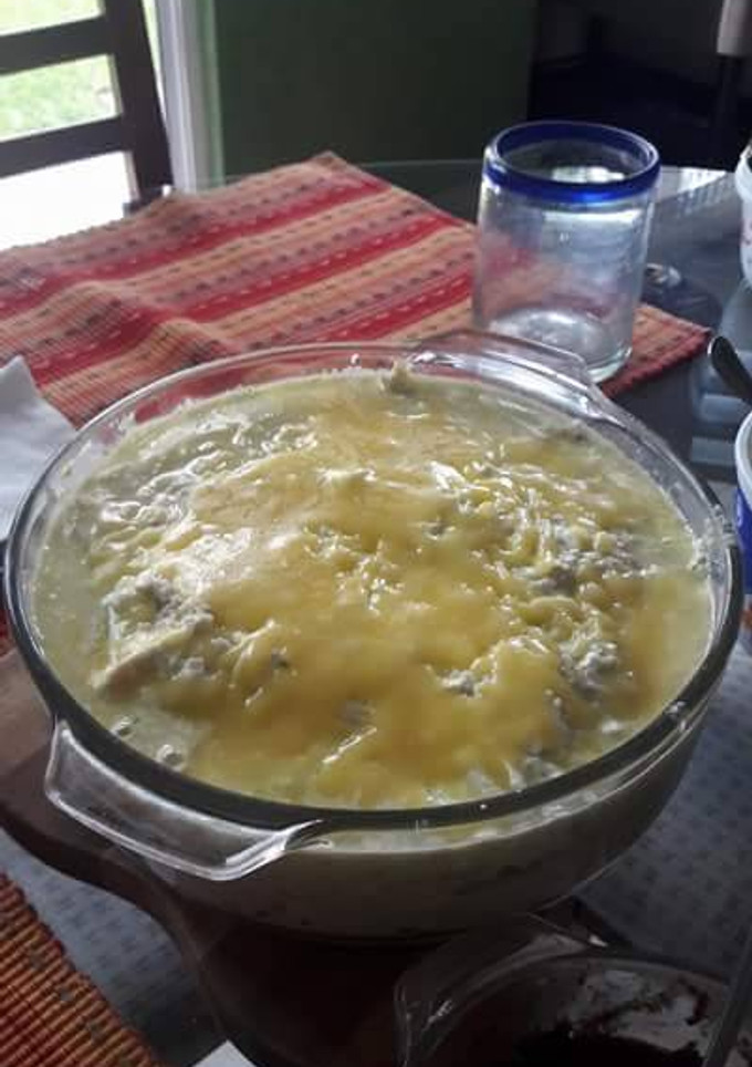 Una foto de Pastel de enchiladas suizas