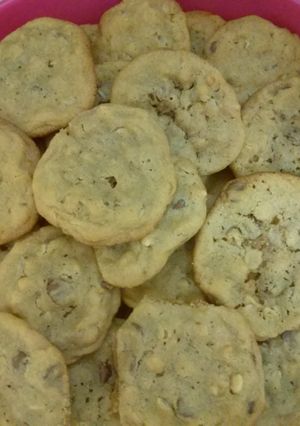 A picture of Oatmeal peanut butter chocolate chip cookies.