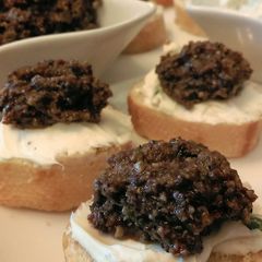 A picture of Tri Olive Tapenade.