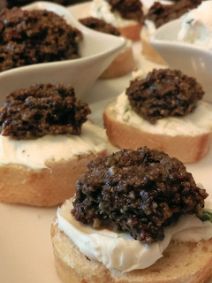 A picture of Tri Olive Tapenade.