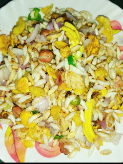भेल पूरी(bhel puri recipe in hindi) रेसिपी मुख्य फोटो