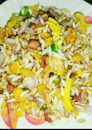 भेल पूरी(bhel puri recipe in hindi) रेसिपी मुख्य फोटो