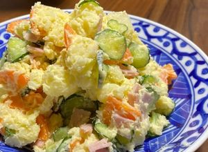 Una foto de 🥔🥕🥒 Ensalada de Papa al estilo japonés