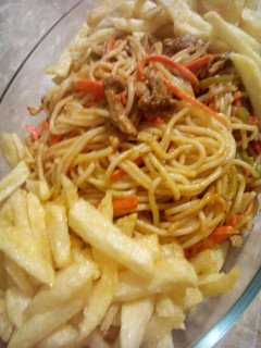 A picture of Chowmien with French fries.