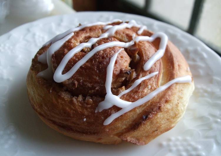 Simple Way to Prepare Quick Walnut Filled Cinnamon Rolls.