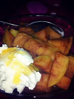 A picture of Steamed apple with cinnamon, yoghurt & honey.