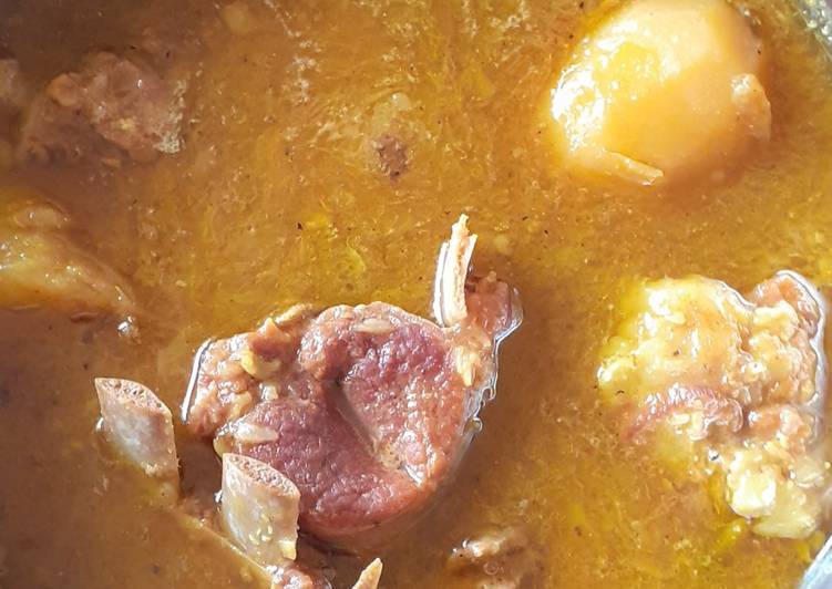 Recipe of Favorite কম মসলা দিয়ে মটনের ঝোল (Mutton curry with less spices recipe)