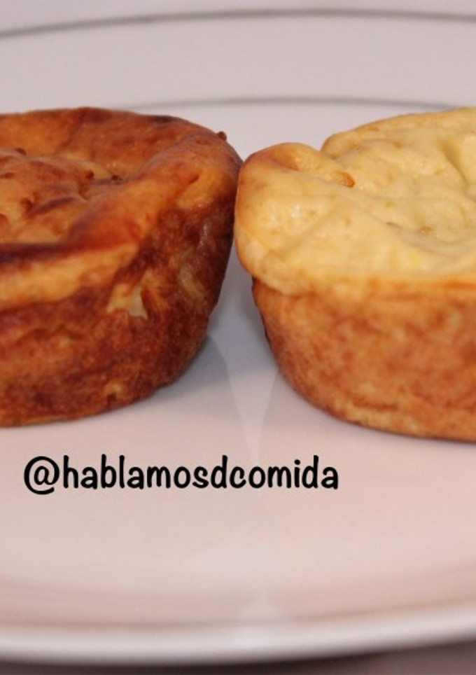 Una foto de Magdalena de calabacín y parmesano