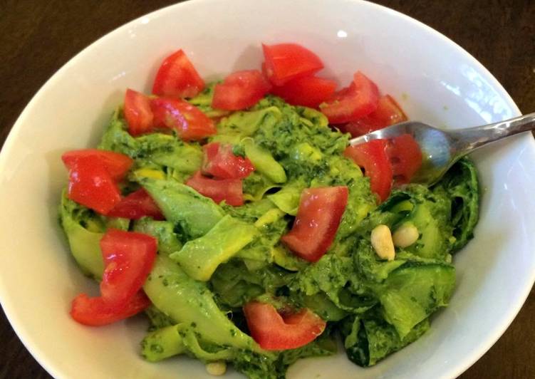 How to Make Any-night-of-the-week Raw Kale Pesto (Whole30)