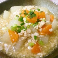 A picture of Juicy Simmered Ground Chicken and Daikon Radish.