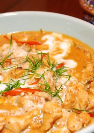 A picture of Chicken with coconut milk.