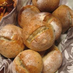 A picture of Petit Sesame Bread Rolls.
