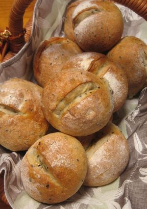 A picture of Petit Sesame Bread Rolls.