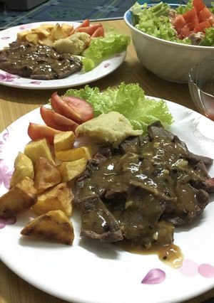 Hình của món Bò Bít-tết sốt tiêu.