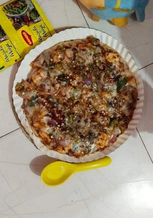होममेड पिज़्ज़ा(homemade pizza recipe in hindi) रेसिपी मुख्य फोटो