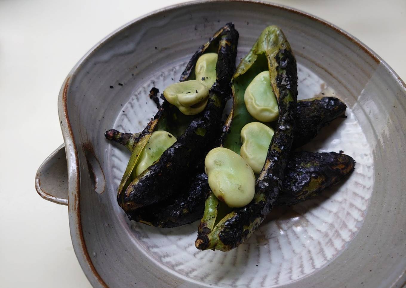 Grilled broad beans(Fava beans)
