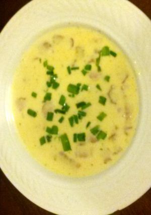 A picture of bacon beer cheese soup.