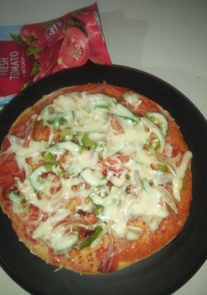 વેજ ચીઝ પિઝા (veg.cheese pizza Recipe in Gujarati) રેસીપી મુખ્ય ફોટો