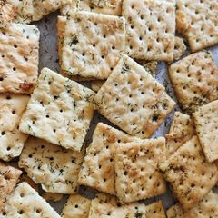 A picture of Dill Pickle  Saltines.