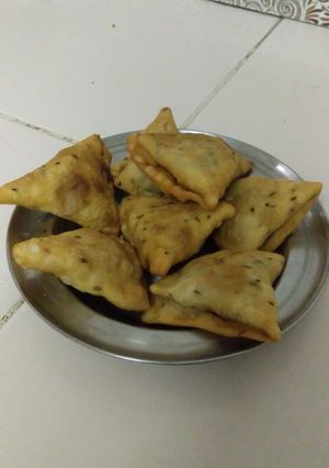 A picture of Cheese paneer samosa.