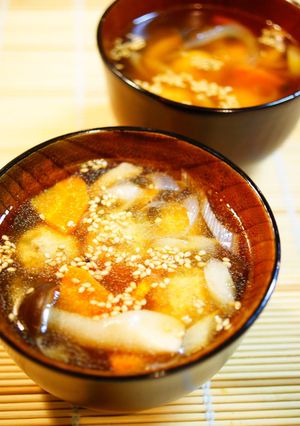 A picture of Chinese Style Chicken Meatball Soup.