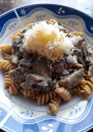 Zöldfűszeres gombás csirkemell recept fotója