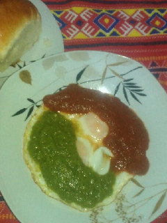 Una foto de Huevos Divorciados