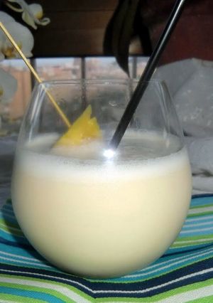 A picture of Elisa's Bacardi Apple Piña Colada.