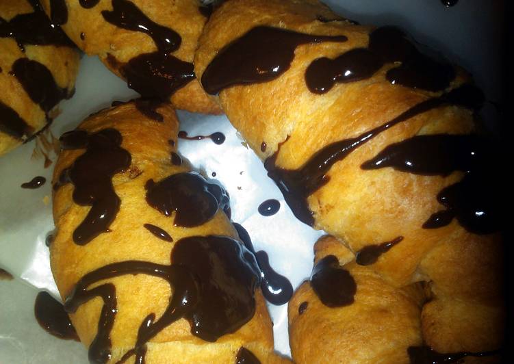 Steps to Make Tasty Chocolate Filled Croissants