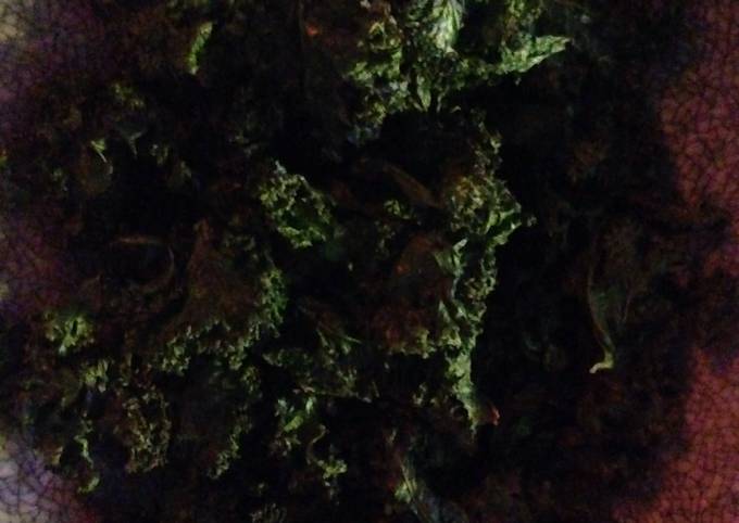 garlic kale chips recipe main photo