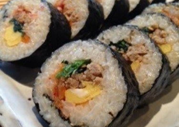 How to Cook Tasty Quick and Easy Kimbap!  Korean Style Seaweed Rolls