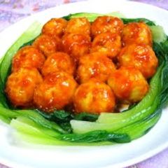 A picture of Shrimp-Chicken Meatballs in Chili Sauce.