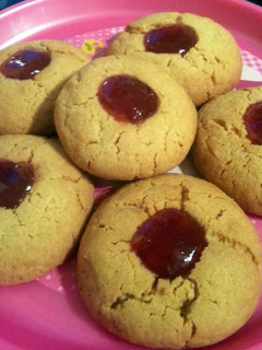 A picture of PB+J Cookies.