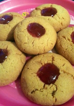 A picture of PB+J Cookies.