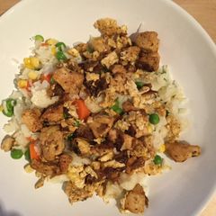 A picture of Fried chicken and rice with vegetables - Chinese cuisine influence .