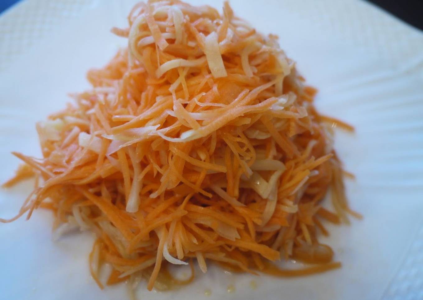 Warm metabolic salad with ginger and carrots