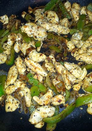 A picture of Garlic Lime Chicken Fajitas.