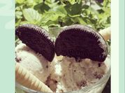Una foto de helado de chantilly