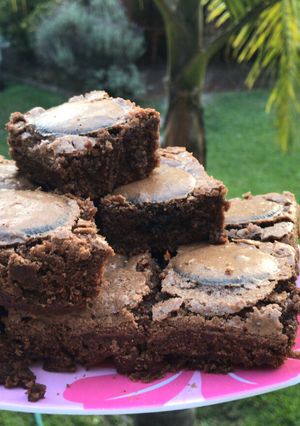 Una foto de Brownies con galletas Oreo