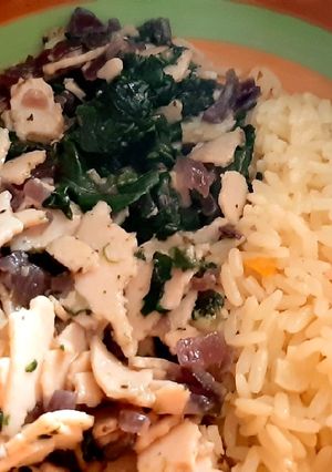Una foto de Arroz con sofrito de acelga y jamón