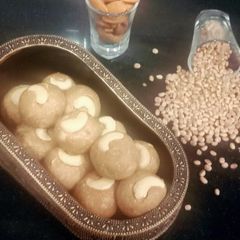 Wheat flour and Rawa ladoo A picture of Wheat flour and Rawa ladoo.