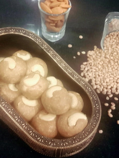 A picture of Wheat flour and Rawa ladoo.