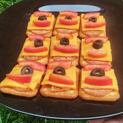 A picture of Pepperoni Crackers 😋.