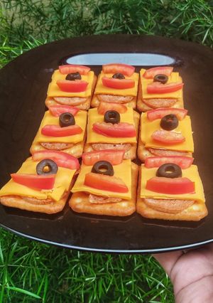 A picture of Pepperoni Crackers 😋.