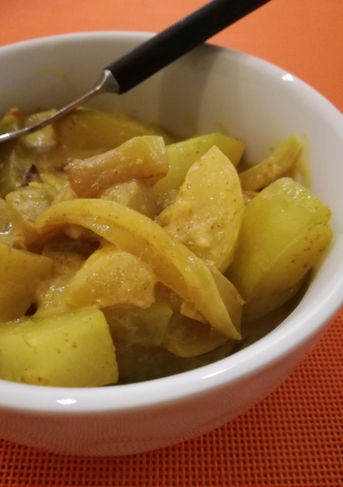 Una foto de Indian curry de calabacín