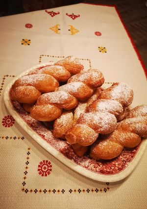 O poză a rețetei Gogoși răsucite.