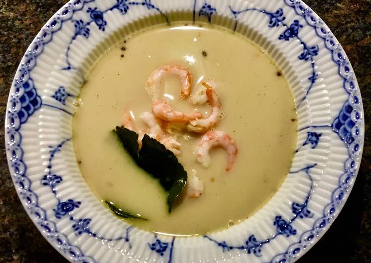 Thaikyllingesuppe med grønlandske rejer