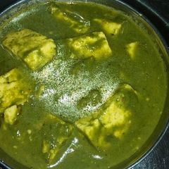 A picture of Palak paneer.