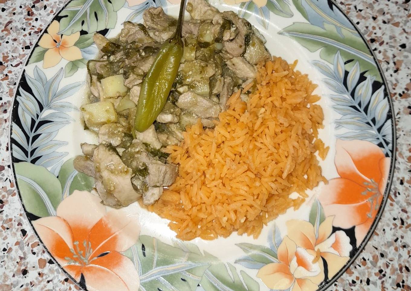 Milanesa de puerco con papas en salsa verde 🐖